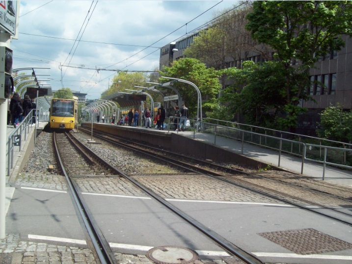 Группа остановок &quot;Berliner Platz&quot;. Штутгарт, днём, 29.04.2017