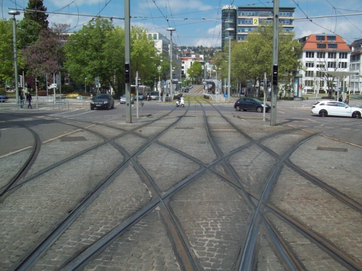 Возле группы остановок &quot;Berliner Platz&quot;. Штутгарт, днём, 29.04.2017