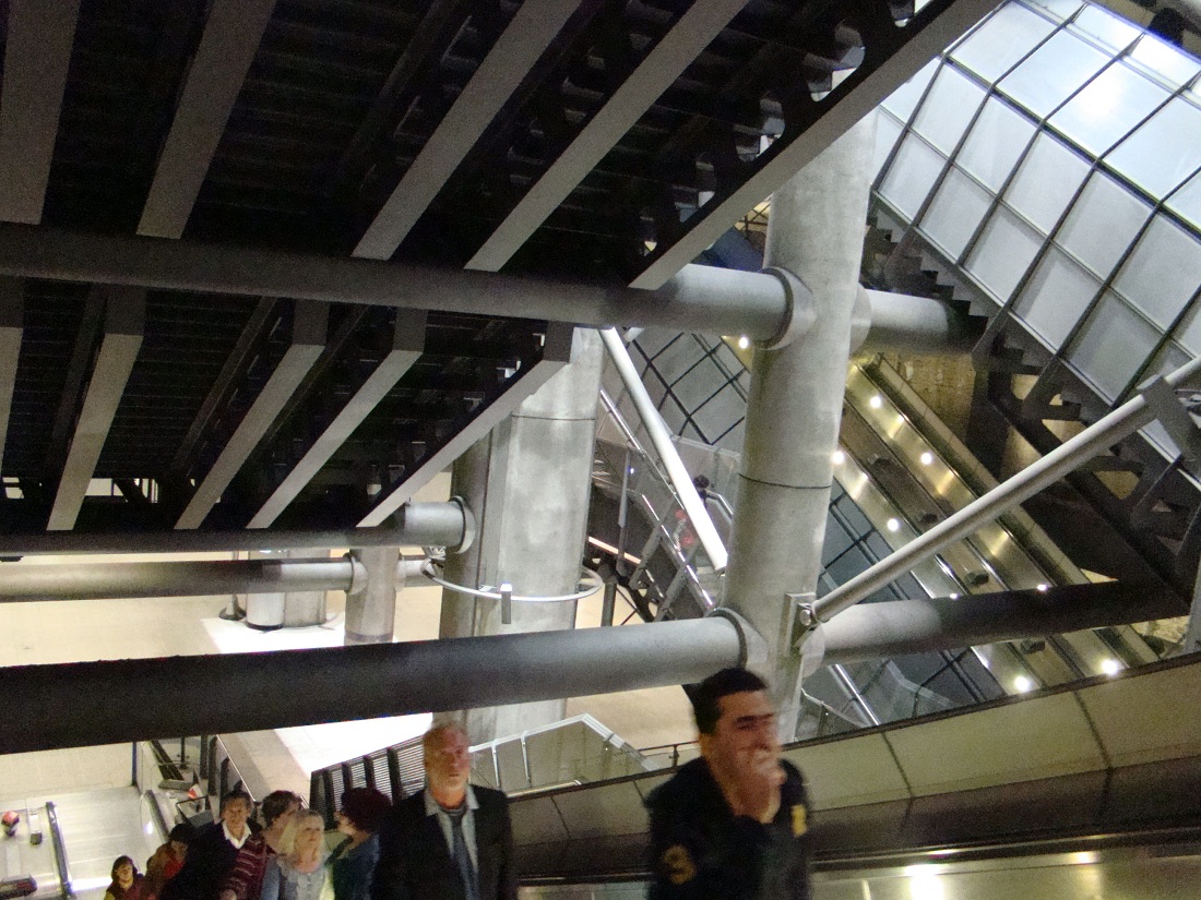 Станция метро Westminster