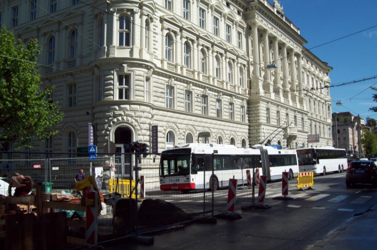 Троллейбус в Зальцбурге (Австрия), днём, 8.05.2014