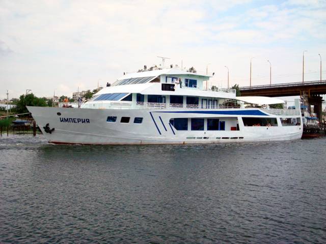 Катер "Империя". Фотография с сайта Морского Инженерного Бюро ( http://meb.com.ua/pas/PV01.html )