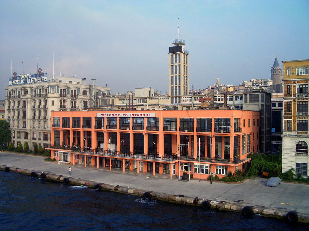 Морвокзал в порту Каракё (Стамбул).
