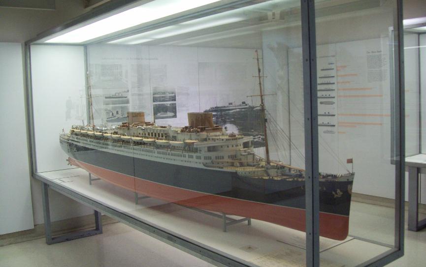 Макет трансатлантического лайнера "Europa"(1930)
Deutsches Museum (Германский Технический Музей, Мюнхен) 25.09.2010
