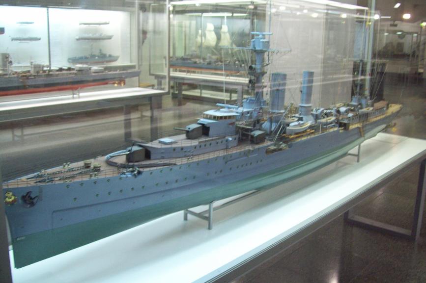 Макет лёгкого крейсера "Emden" (1925 г. постр.)
Deutsches Museum (Германский Технический Музей, Мюнхен) 25.09.2010
