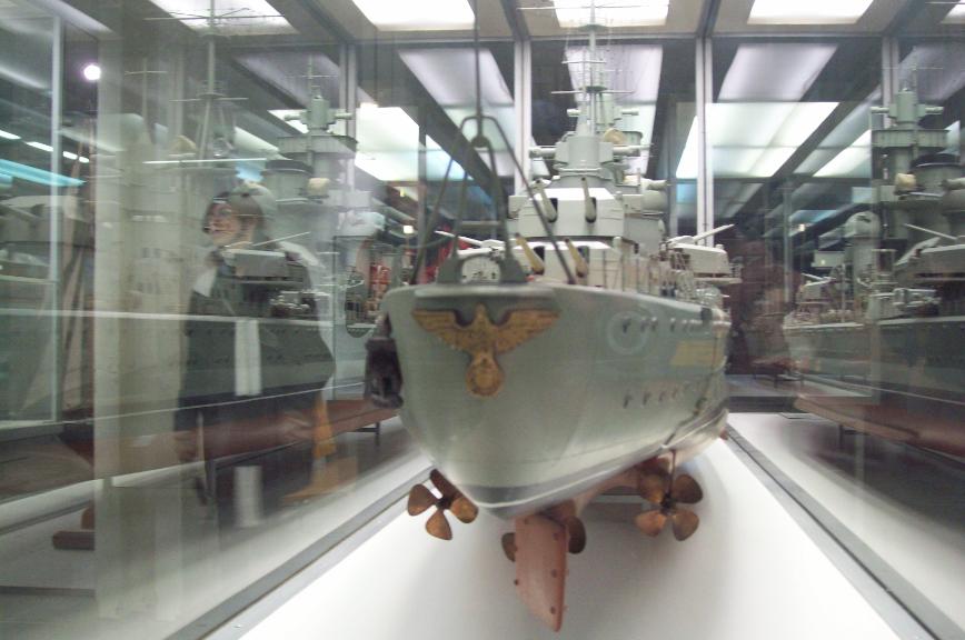 Макет тяжёлого крейсера "Admiral Hipper"(1939)
Deutsches Museum (Германский Технический Музей, Мюнхен), 27.09.2010  
