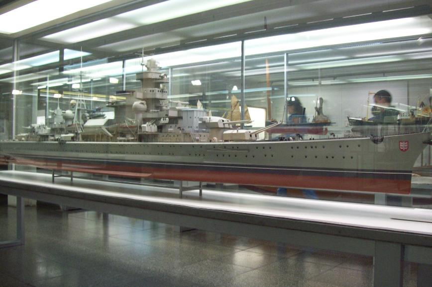 Макет тяжёлого крейсера "Admiral Hipper"(1939)
Deutsches Museum (Германский Технический Музей, Мюнхен), 27.09.2010  
