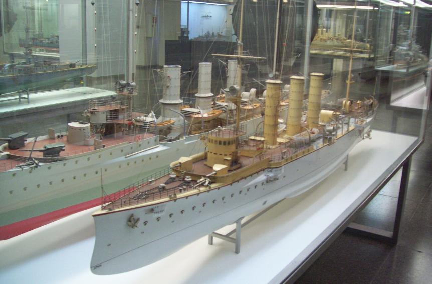 Макет малого крейсера "Dresden" (1908)
Deutsches Museum (Германский Технический Музей, Мюнхен), 27.09.2010
