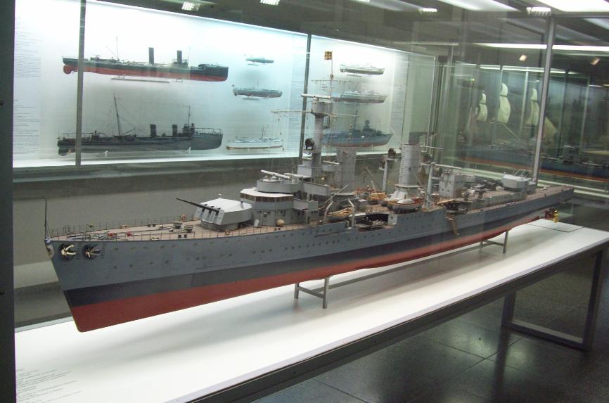 Макет лёгкого крейсера "Königsberg" (1929)
Deutsches Museum (Германский Технический Музей, Мюнхен), 27.09.2010
