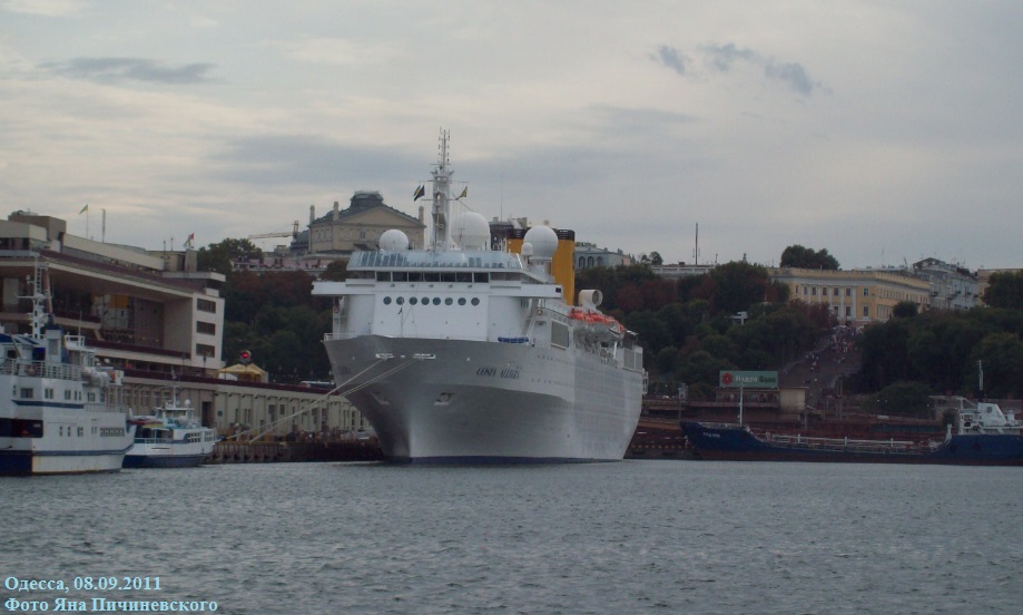 Круизный лайнер "Costa Allegra"
Одесса, 08.09.2011 
(снимок выполнен с борта катера)
Ключевые слова: "Costa Allegra", Одесса, 08.09.2011, Одеса, Odessa, Odesa
