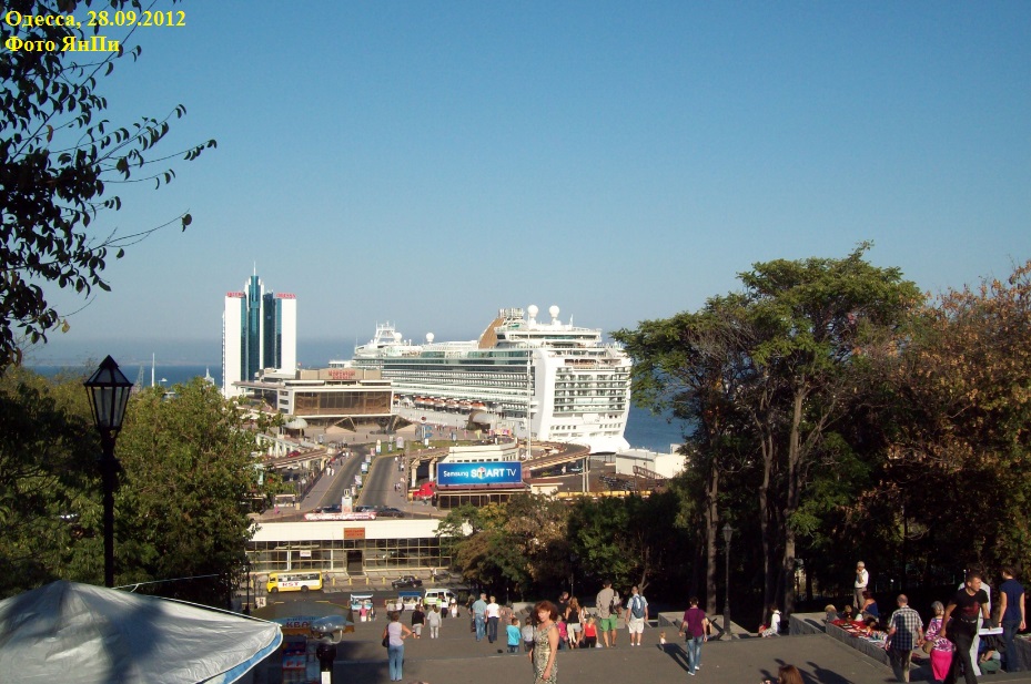 Круизный лайнер "Azura" (2010 г. постройки), компании P&O Cruises
Одесса, 28.09.2012
Ключевые слова: Круизный лайнер, MS, "Azura" (2010), Одесса, Одеса, Odessa, Odesa, 28.09.2012