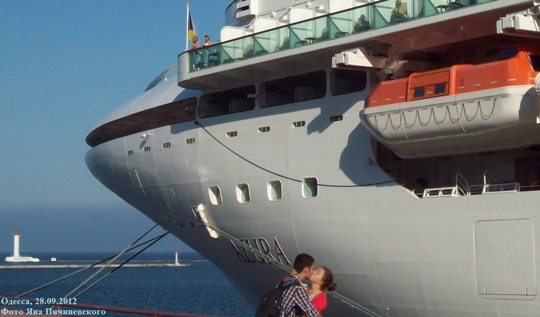 Круизный лайнер "Azura" (2010 г. постройки), компании P&O Cruises
Одесса, 28.09.2012
Ключевые слова: Круизный лайнер, MS, "Azura" (2010), Одесса, Одеса, Odessa, Odesa, 28.09.2012