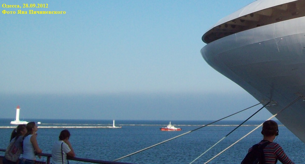 Круизный лайнер "Azura" (2010 г. постройки), компании P&O Cruises
Одесса, 28.09.2012
Ключевые слова: Круизный лайнер, MS, "Azura" (2010), Одесса, Одеса, Odessa, Odesa, 28.09.2012