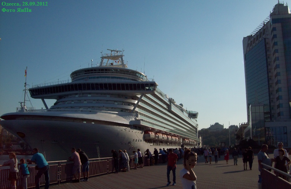 Круизный лайнер "Azura" (2010 г. постройки), компании P&O Cruises
Одесса, 28.09.2012
Ключевые слова: Круизный лайнер, MS, "Azura" (2010), Одесса, Одеса, Odessa, Odesa, 28.09.2012