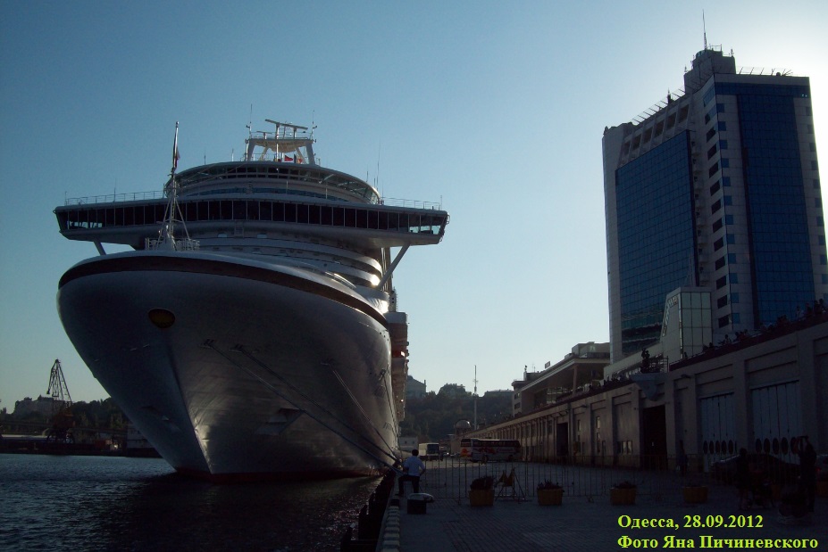 Круизный лайнер "Azura" (2010 г. постройки), компании P&O Cruises
Одесса, 28.09.2012
Ключевые слова: Круизный лайнер, MS, "Azura" (2010), Одесса, Одеса, Odessa, Odesa, 28.09.2012