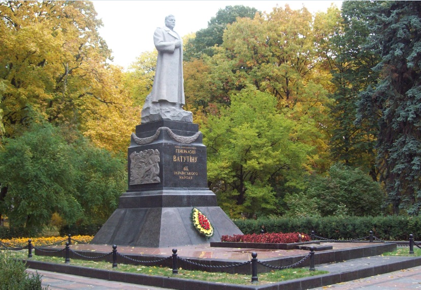 Памятник генералу Н.Ф.Ватутину
Киев, 25.10.2015. В центре города
