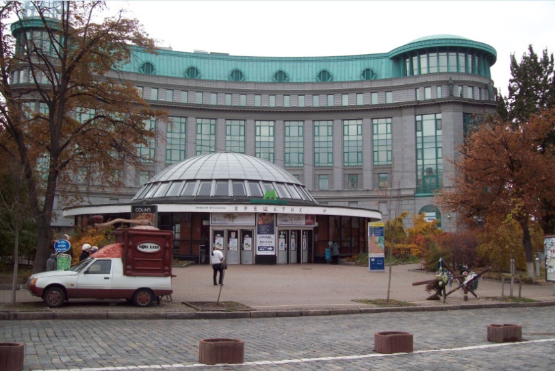Станция метро "Крещатик"
Киев, 25.10.2015. В центре города
