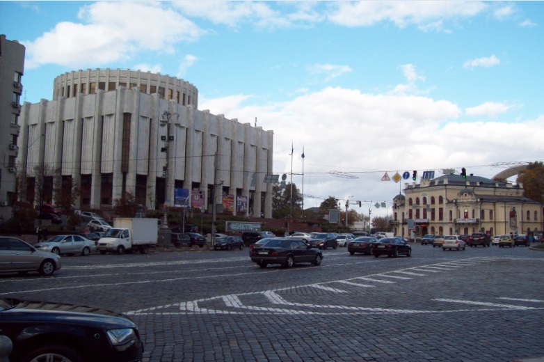 Між Майданом Незалежності та Дніпром, Київ, 26.10.2015
