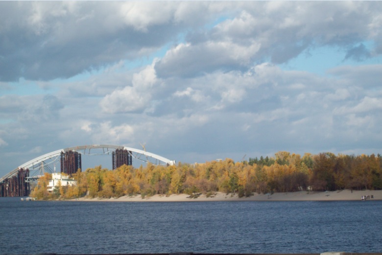 Снято с набережной правого берега Днепра
Киев, 26.10.2015. В центре города

