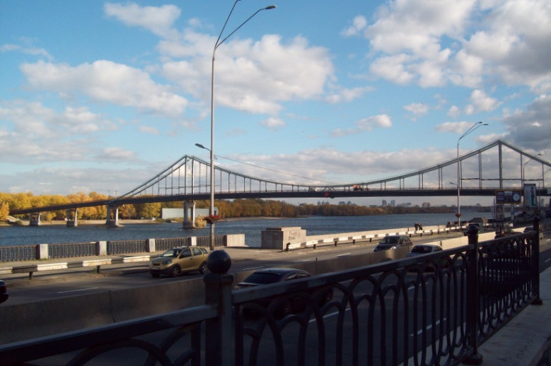 Снято с набережной правого берега Днепра
Киев, 26.10.2015. В центре города

