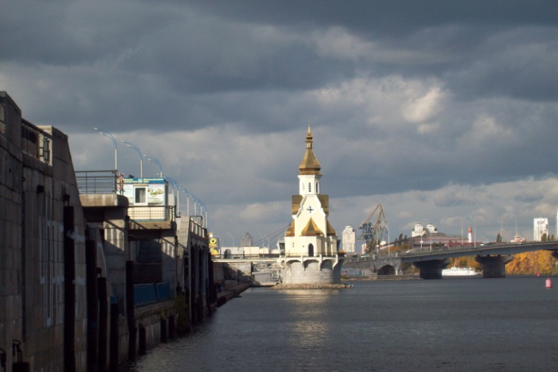 Возле Речного Вокзала, Киев, 26.10.2015 
