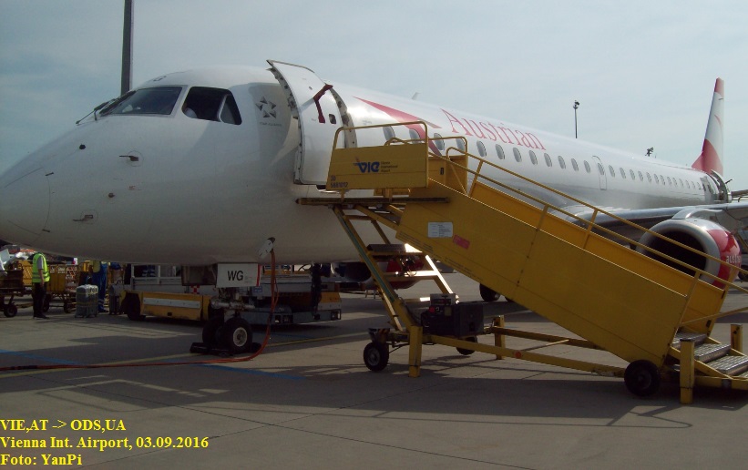 "Embraer ERJ-195LR" OE-LWG 
В аэропорту Вены, 03.10.2016
