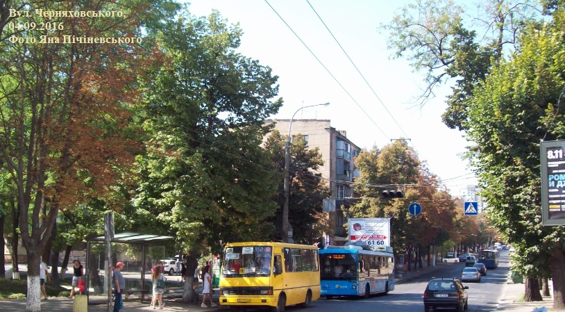 Возле Площади 10 Апреля, Одесса, 04.09.2016
Красивая комбинация цветов маршрутки и троллейбуса ! :) Сзади маршрутки - троллейбус 9 маршр., борт-нр. 3011
