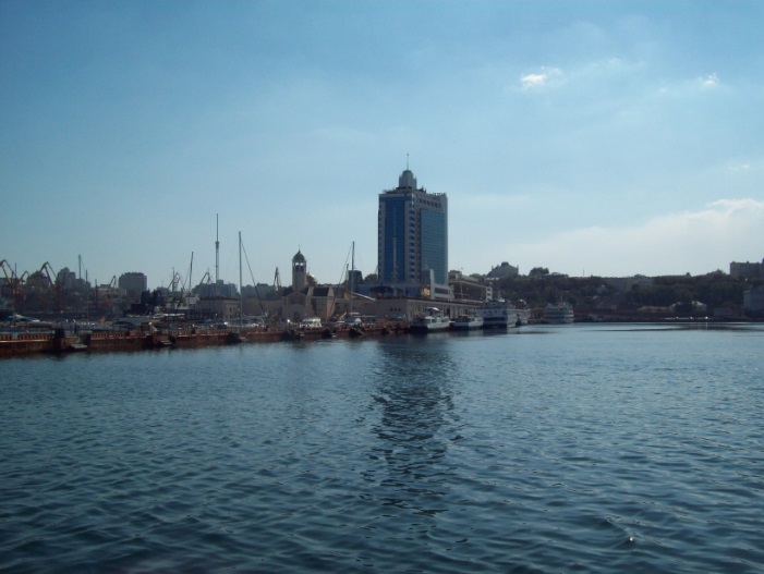 Вид на Морвокзал с акватории порта
Морская прогулка на катере "?окогама". Одесса, 04.09.2016
