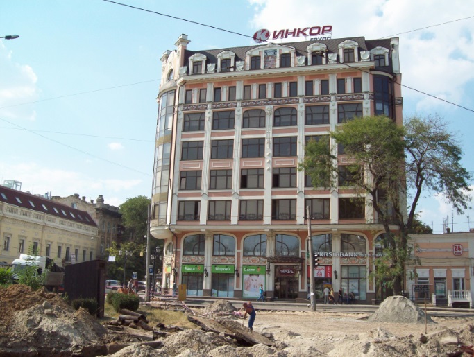 Деловое здание в стиле Одесского Неомодерна
Тираспóльская площадь. Одесса, 08.09.2016
