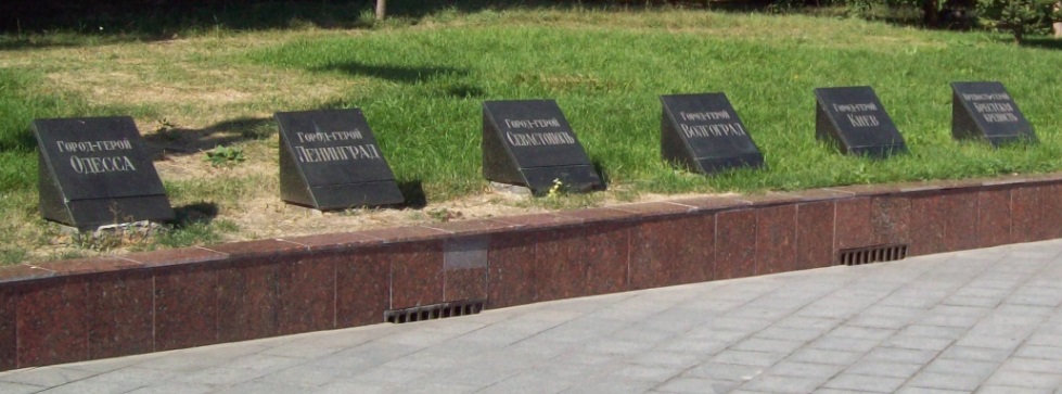 Аллея Славы. Мемориал Неизвестному Матросу
Парк Шевченко. Одесса, 11.09.2016
