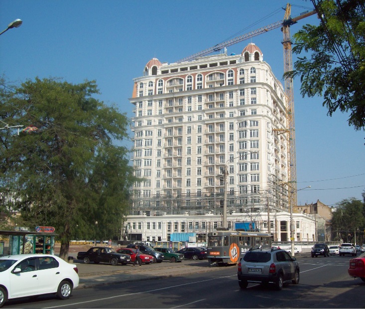 На углу улиц Белинского и Пантелеймоновской
В центр. части города. Одесса, 13.09.2016
