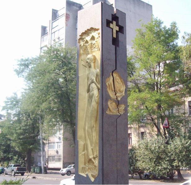 Памятник жертвам Голодомора 1932-1933 гг
Лидерсовский бульвар, центр. часть города. Одесса, 13.09.2016
