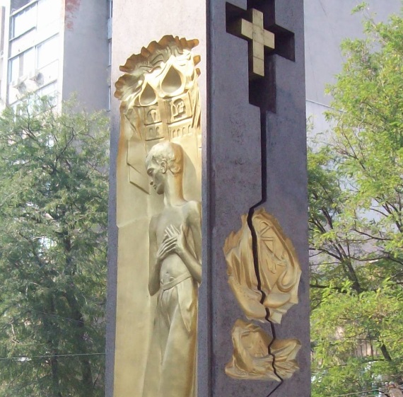 Памятник жертвам Голодомора 1932-1933 гг
Лидерсовский бульвар, центр. часть города. Одесса, 13.09.2016
