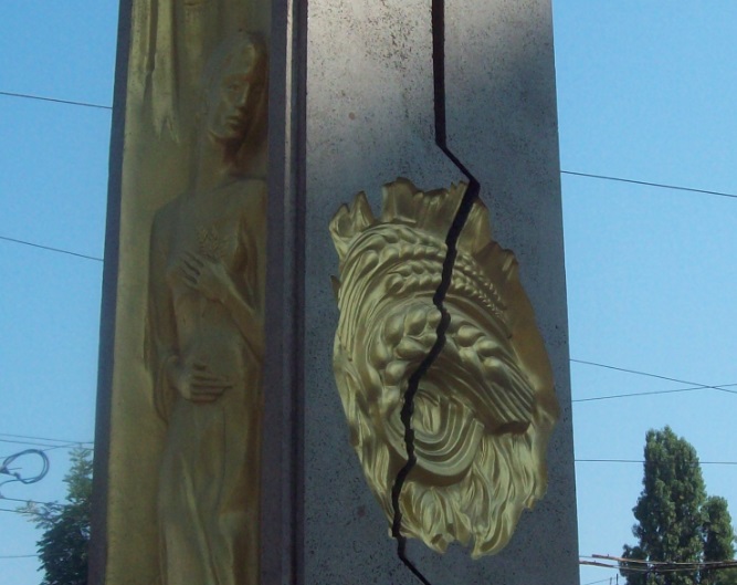 Памятник жертвам Голодомора 1932-1933 гг
Лидерсовский бульвар, центр. часть города. Одесса, 13.09.2016
