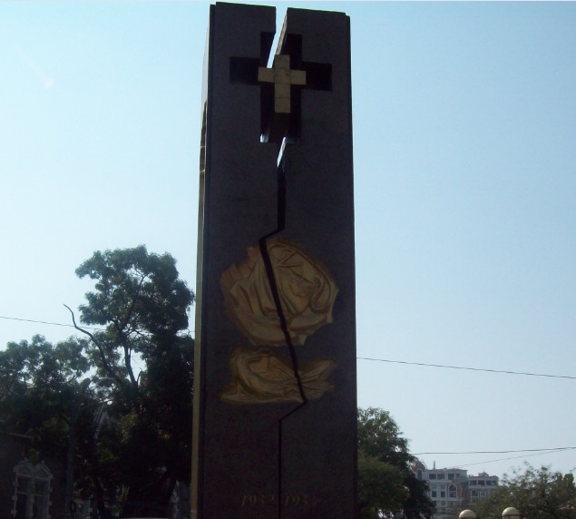 Памятник жертвам Голодомора 1932-1933 гг
Лидерсовский бульвар, центр. часть города. Одесса, 13.09.2016
