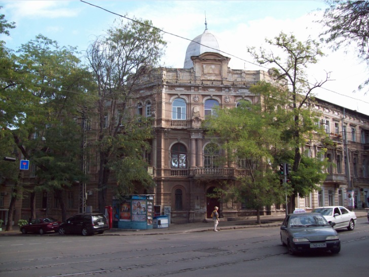 В районе пересечения улиц Преображенской и Софиевской. На ул. Софиевской
Центральная часть города. Одесса, 08.09.2017
