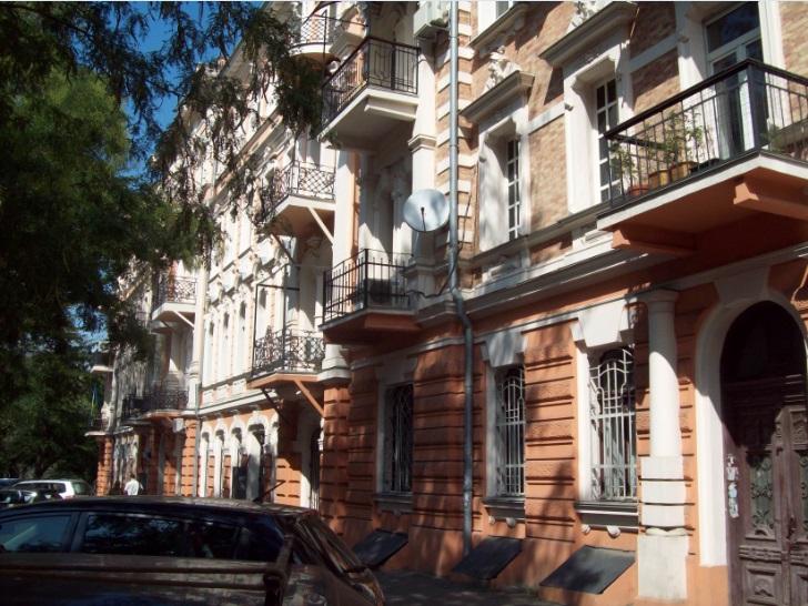 Дом в кот. проживал Капитан-герой подв. лодки, Александр Маринеско
Ул. Софиевская, 11. Одесса, 08.09.2017

