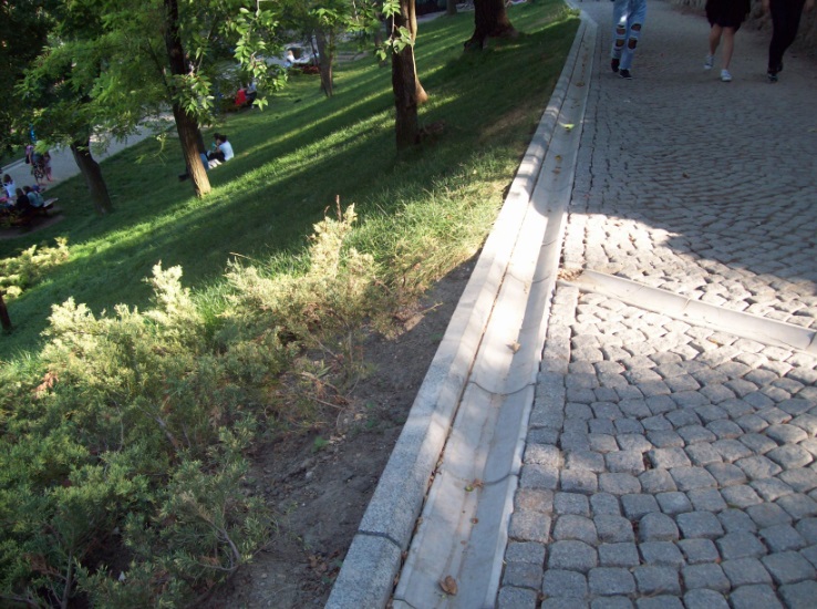 Спуск в нижню південну частину Стамбульського парку
У центральній частині міста, Одеса, 09.09.2017
