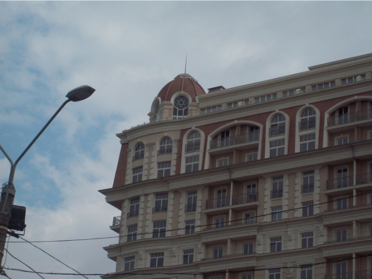 Новий будинок біля Театру Муз.Комедії
У центральній частині міста, Одеса, 10.09.2017
