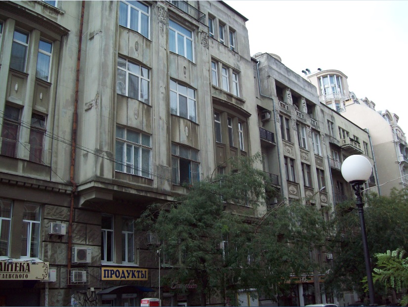 На вул. Маразліївській
Біля Парку Шевченка. У центральній частині міста, Одеса, 10.09.2017
