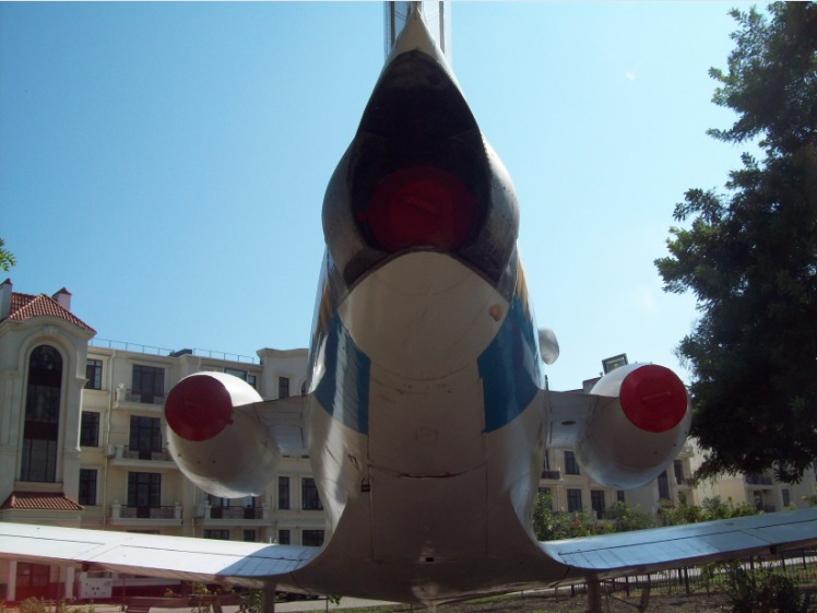 Самолёт-памятник "Як-40", бывш. борт-нр. UR-87998
В жилом районе на Гагаринском плато. Одесса, 11.09.2017
