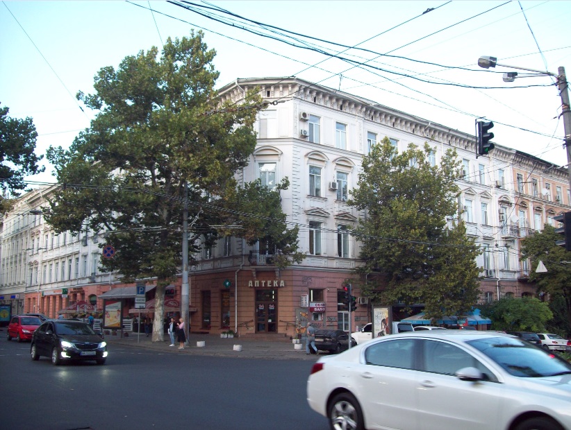 На ул. Ришельевской. В центральной части города. Одесса, 13.09.2017

