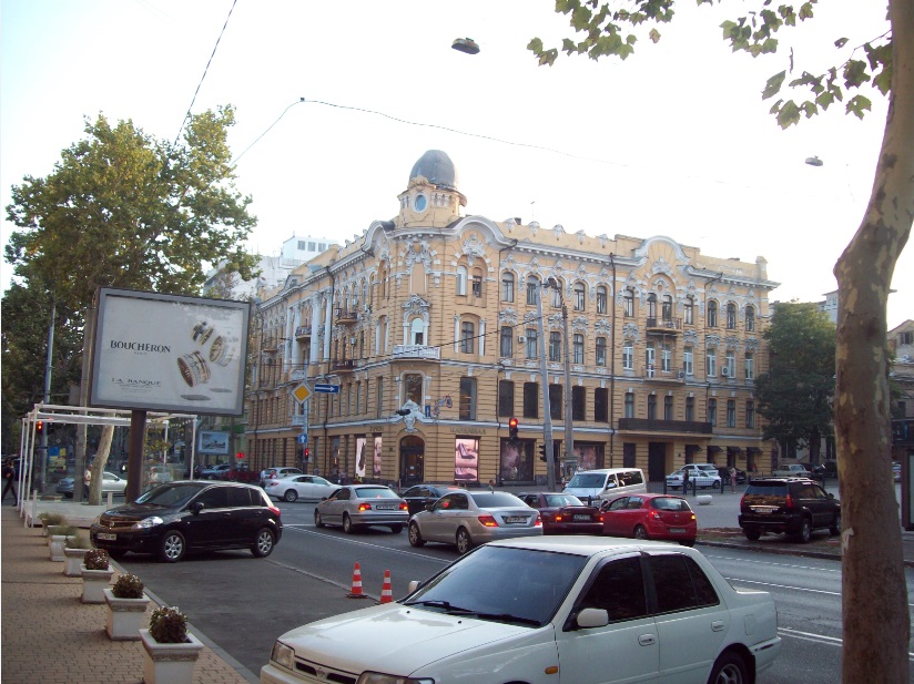 На ул. Ришельевской. В центральной части города. Одесса, вечером, 13.09.2017
