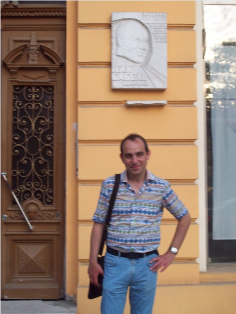 У дома, в котором жил ?саак Бабель
На ул. Ришельевской. Одесса, вечером, 13.09.2017
