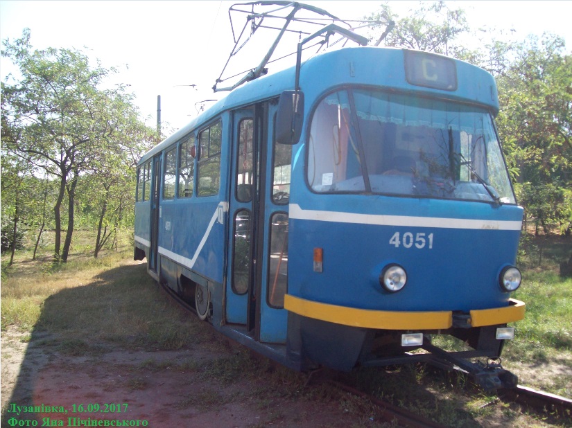 Трамвай борт-нр. '4051' . Лузанівка, Одеса, 16.09.2017
В місці тимчасового нічного відстою під час проведення реконструкції трамв. розв'язки біля Пересипського моста
