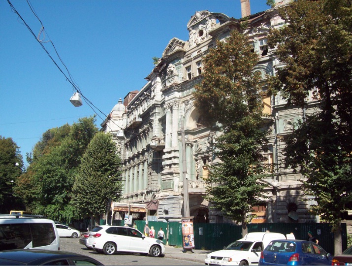 Початок відновлення будинку Русова
Центральна частина міста. Одеса, 17.09.2017
