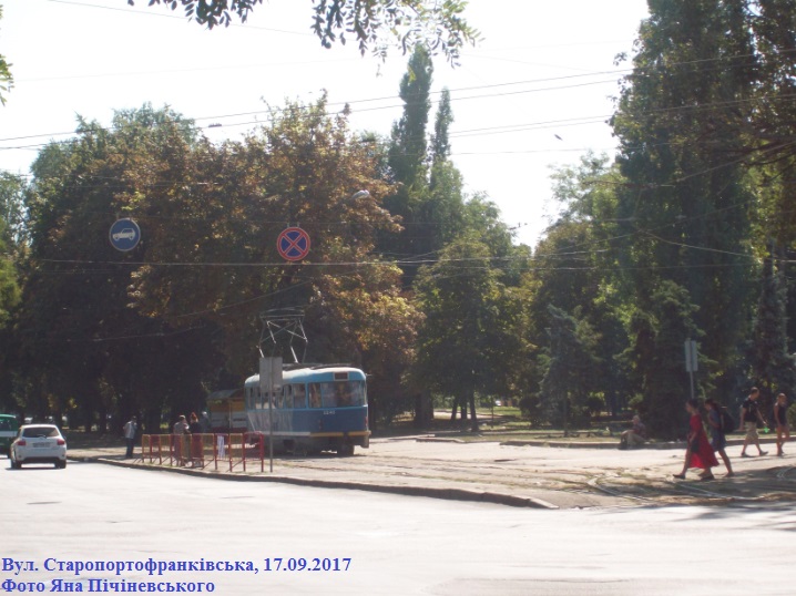 Трамвай імовірно 28-го маршр., борт-нр. '3240', направл. в Парк Шевченка (якщо 28 маршр.)
Вулиця Старопортофранківська. 
Центральна частина міста. Одеса, 17.09.2017 
