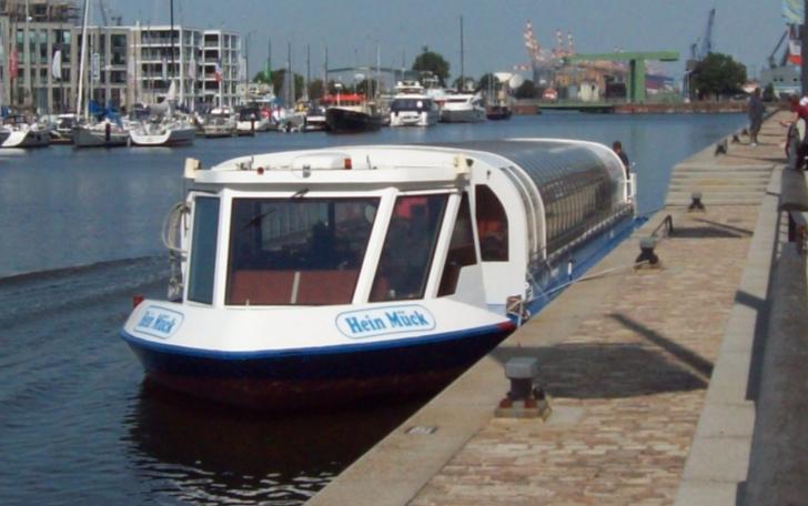 Портовый прогулочный экскурсионный катер "Hein Mück"
В 'культурной' портовой гавани, вблизи центра города. Бремерхафен, 25.06.2019
