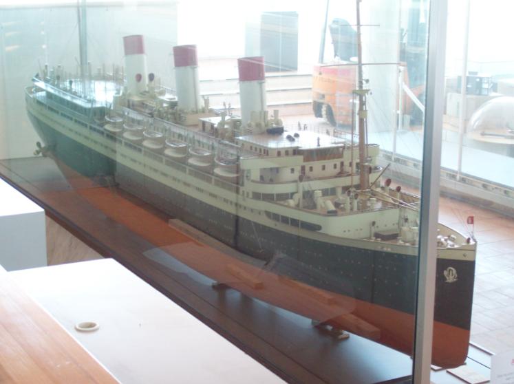Макет пассажирского лайнера "Cap Arcona" (1927)
?з экспозиции залов Германского Музея Судоходства, г. Бремерхафен (Deutsches Schifffahrtsmuseum in Bremerhaven). Бремерхафен, 25.06.2019
