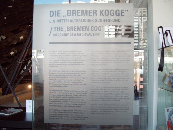 Об остове корпуса Бременского средневекового корабля, 'Bremer Kogge' (постройка - XIV век) и самом судне
?з экспозиции залов Германского Музея Судоходства, г. Бремерхафен (Deutsches Schifffahrtsmuseum in Bremerhaven). 
Бремерхафен, 25.06.2019
