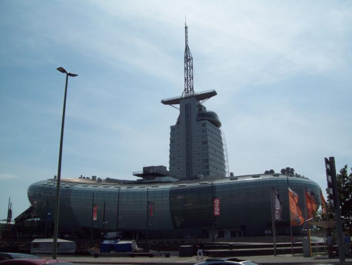 В центре города. Бремерхафен, 25.06.2019
Klimahaus Bremerhaven (Музей климатических зон планеты) и гостиница "Atlantic"
